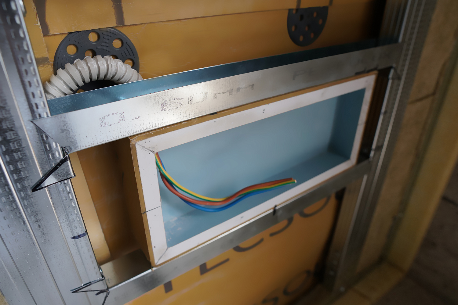 Подрозетник АкусикГипс Бокс (AcousticGyps Box) R1 (120 x 120 x 45)